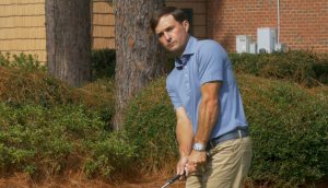 Kevin Kisner golfing